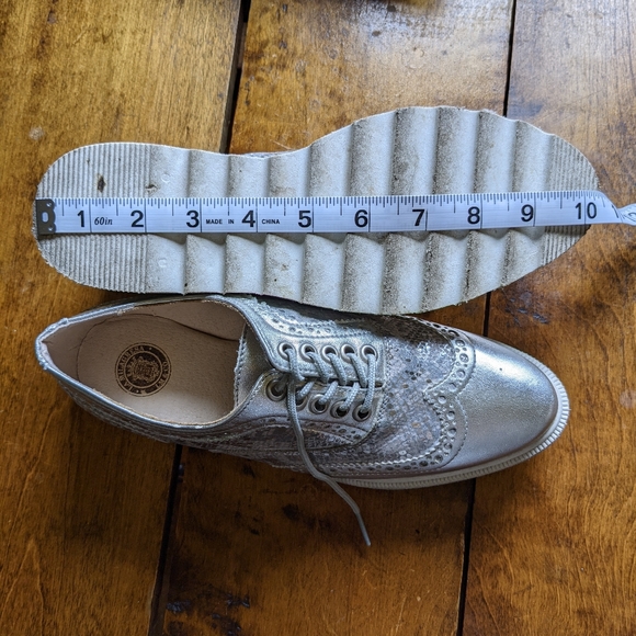 La Milagresa Silver Oxfords. EUC. - Picture 4 of 8